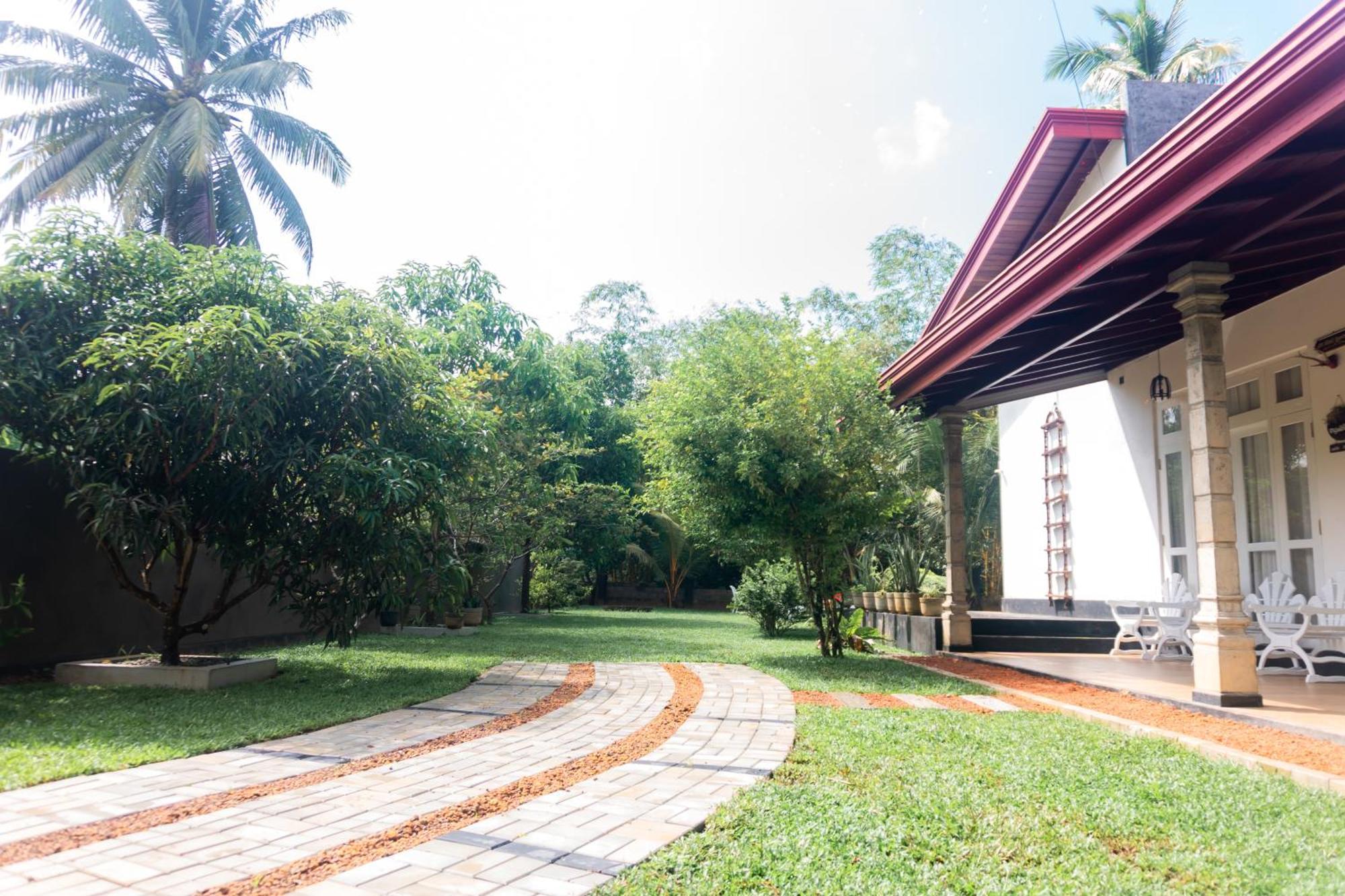 Villa Tropical Oasis Balapitiya Bagian luar foto